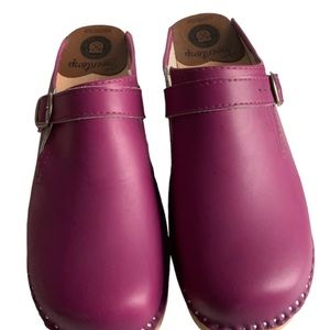 Troentorp Purple wooden leather clogs